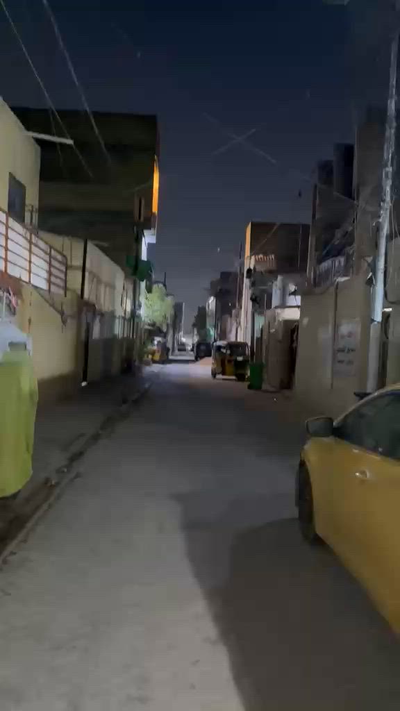سلام عليكم نصف قطعه البيع  بقطاع 45 قرب ساحت بيت شاطي قريب ع فلاح البيت جاهز من كلشي البيت بي 3 غرف وحده بل طابق الاول 2 بل طابق الثاني وبل اضافه مخزن بل طابق الثالث وبيتونه وسطح  السعر 125 وبي مجال قليل الستفسار اكثر الانتصال ع رقم التالي ***********
