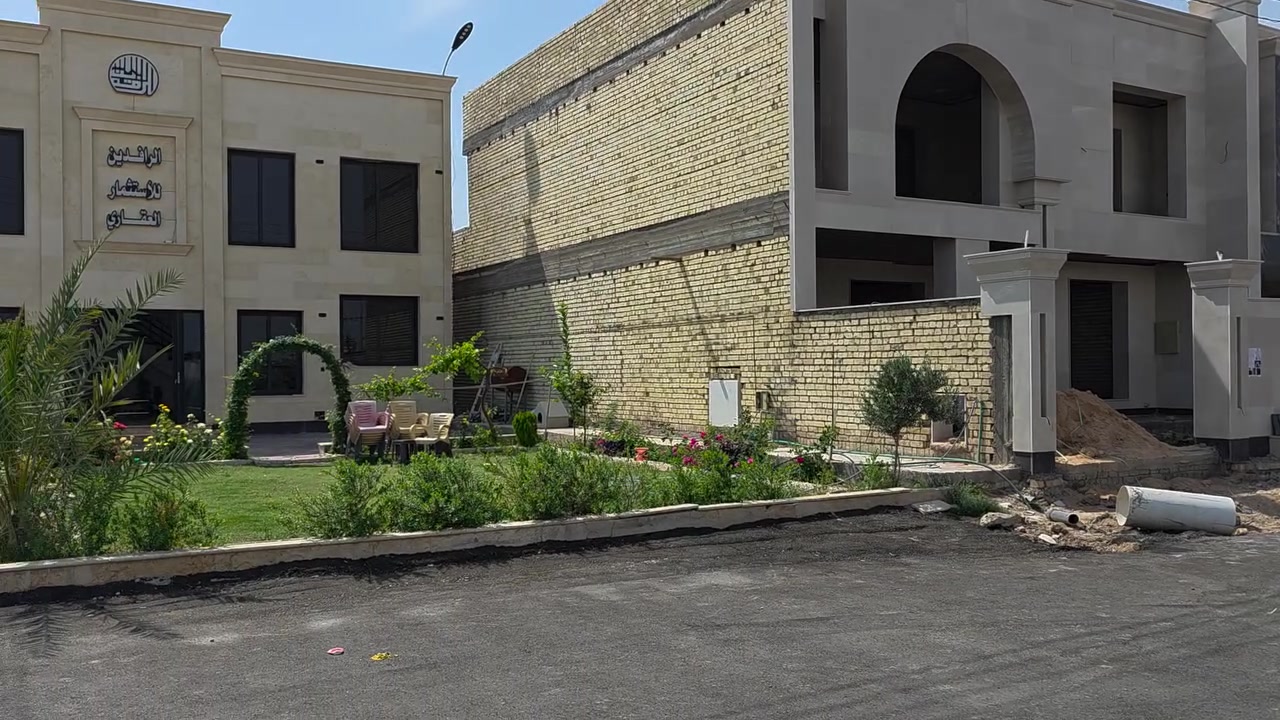 اللي يريد سكن او استثمار
هاي المنطقه كل الخدمات متوفره بيها من ماء اساله صافي + كهرباء +تبليط +محلات تجاريه وبقالات ومركز صحي ومدارس حكوميه 

🔸️المنطقه هي حي المكاسب 
🔸️موقعها مجاور حي الجهاد او المطار  
🔸️جنس الارض زراعي سند ٢٥ 
🔸️ المساحات المتوفره من ٥٠ م توصل لل ١٠٠٠ م 
🔸️المربع اللي متوفره بي هاي العروض ( مكاسب _ مربع شركة الرافدين ) 
🔸️الاسعار لل ١٠٠ م تبدأ من ٢٠ مليون توصل لل ٣٥ مليون حسب الموقع والخدمات .. 
🔸️طبعا ال ١٠٠ م تجي واجهه ٥ م واكو واجهه ٦ م واكو واجهه ١٠ م مربعه .. واكو ركن واكو زنجيل على شارعين 

اللي يريد يستفسر اكثر يتواصل ويايه على الواتساب 
*********** ___________ ☎️
