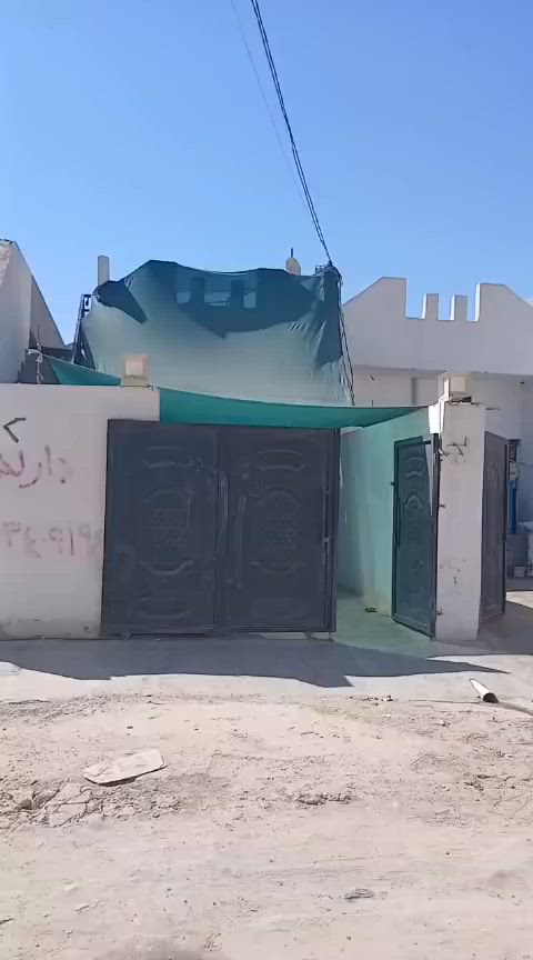 هذا البيت للبيع مساحته 100 متر المنطقه كوبانيه زراعي الشرايج على الخاص سعره 33مليون واللي عنده ا مراوس بواحد حزيران يجي على الخاص***********
