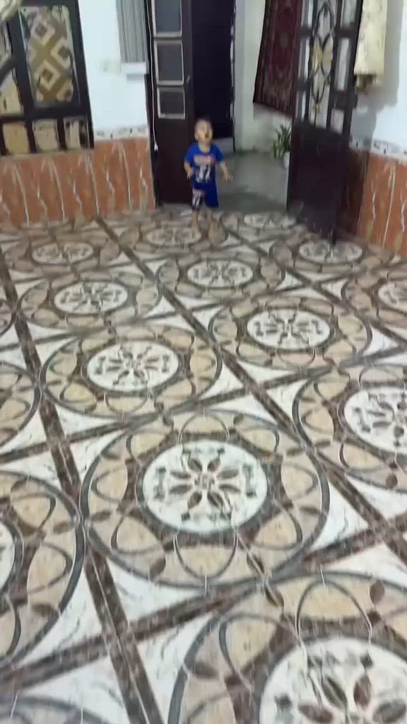 السلام عليكم ورحمة الله وبركاته.. عندي بيت 100متر شارع عودة..الشريط ..بناء عكادة نضيف جداً...شارع تجاري...السعر 110..مليون .. هاتف ***********...***********...سيد حيدر الصافي
