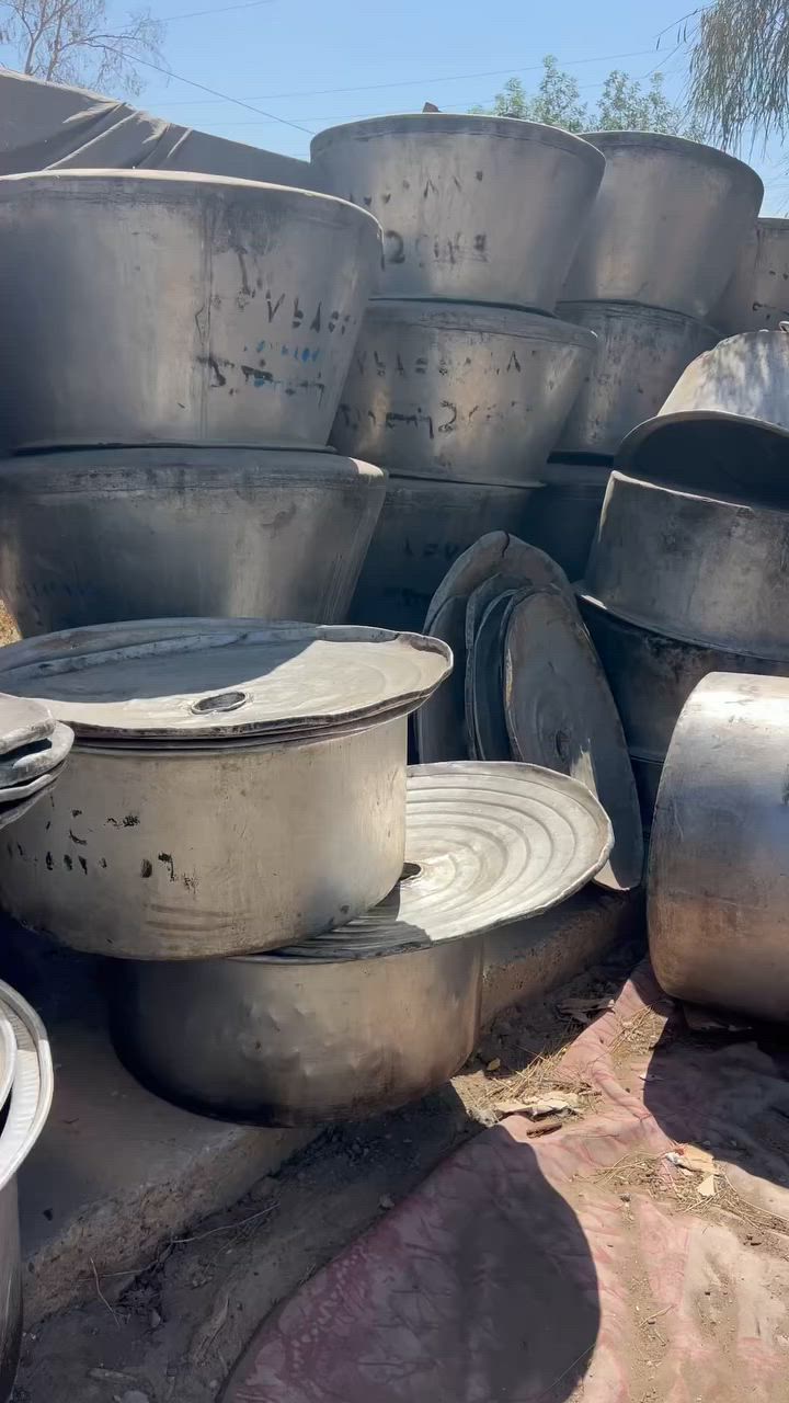 قدور لبيع عدد50 قياس 95 وقياس 85 وقياس متر ‭***********‬ بغداد مدينة الصدر بيع مباشر لايوجد توصيل مستعملات سعر الواحد 80 الف والمتر ب100 الف وال85 ب75 الف
