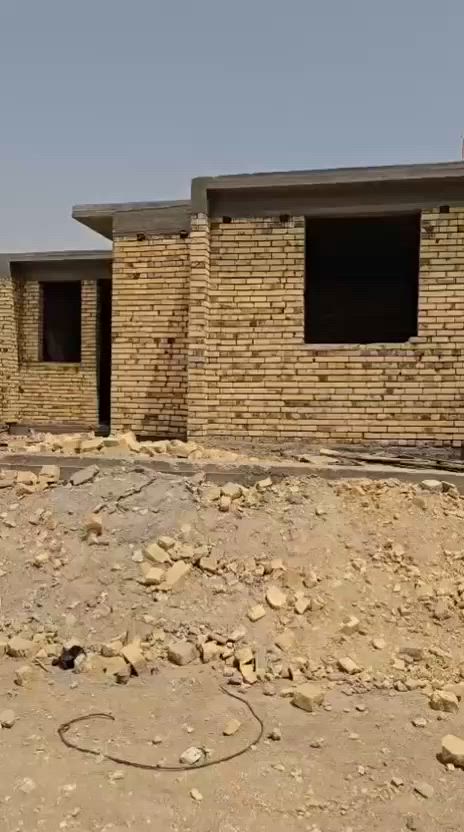 وحده سكنية راس ركن للبيع بسعر 40 مليون في مجمع حلم الحياة السكني مجاور بناية التربية الجديدة ومقابل جامعة العين الحديثة 
رقم الوحدة 508  زون 24 خلصانه هيكل رباط صب 
للاستفسار الاتصال او مراسلة الرقم 
***********
