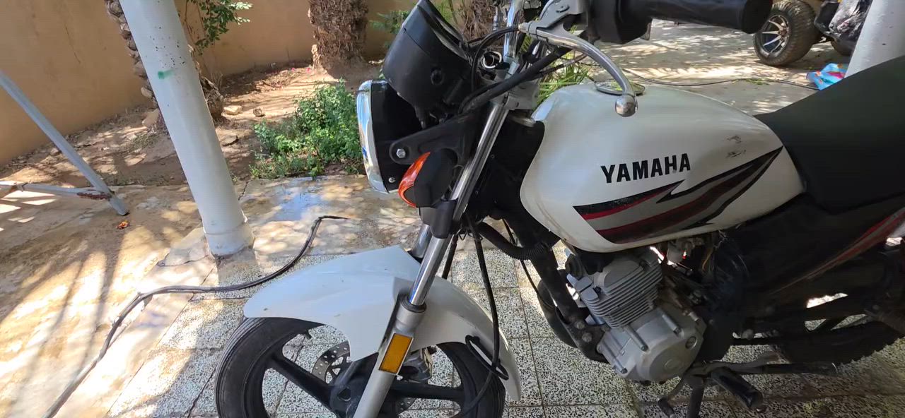 السلام عليكم دراجة للبيع نوع YAMAHA  ياباني استيراد خاص  الوحيدة بل عراق متروس ختومات مكينة ناعمة ممفتوحة شوفة عينك و الدراجة نضيفة  شلعة معدل نكرة سلف  الدراجة ما بيهة اوراق   المكان ديالى بعقوبة بهرز السعر 950 بيهة مجال حك الجية رقمي ***********

