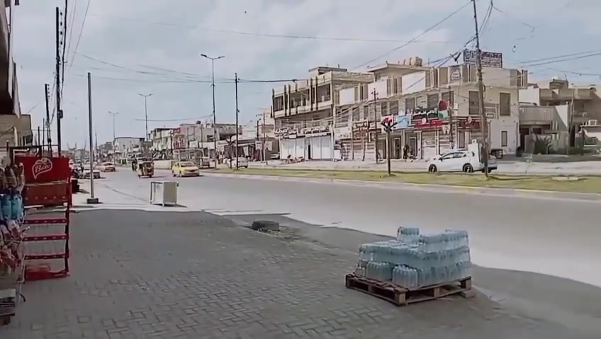 السلام عليكم بيت مساحتة 100للبيع ام الكبر مقابيل حي الكوفة بصفحة البانزين خانة ثاني بيت ع الشارع للاستفسار ***********
