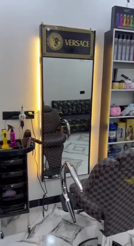 غراض حلاقه  كامله البيع النضفه كتامك ستعمال شهرين ابيع شلع مابيع مفرد المكان بابل قرب المحكمه الجديده السعر خاص او تصل ع ***********
