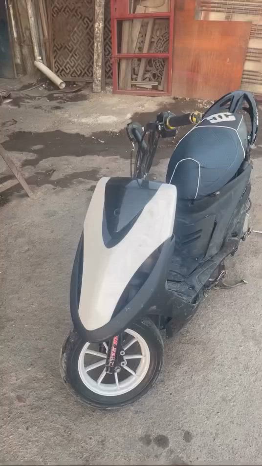 ماكس عدله للبيع دراجه كوم حديد أبيعه دراجه أمانت الله مكينه كلش حلوه لاتنقيص لاتبخير تشفيت جديد 55بس دراجه بيه مشكله بل كابريتر جاي طوف بس قفل قفل ٢٥٠لعنوان حريه دولعي***********
