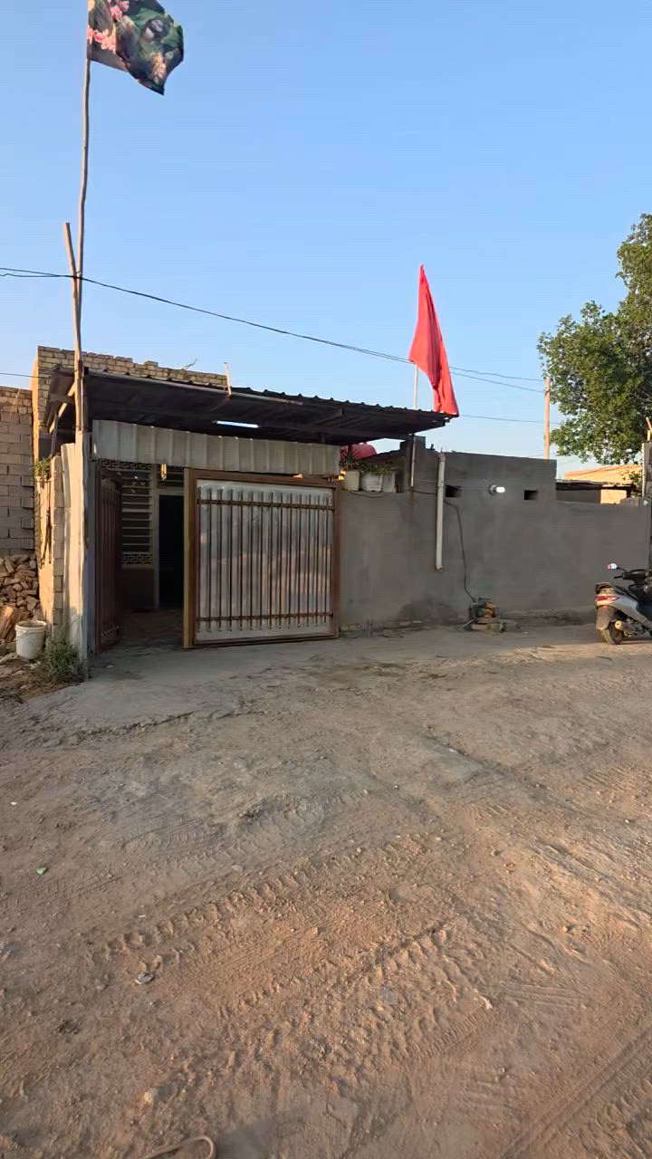 السلام عليكم بيت للبيع بلعبود قرب سيطره جسر حي اور مساحته ٢٢٠ للاستفسار ***********
