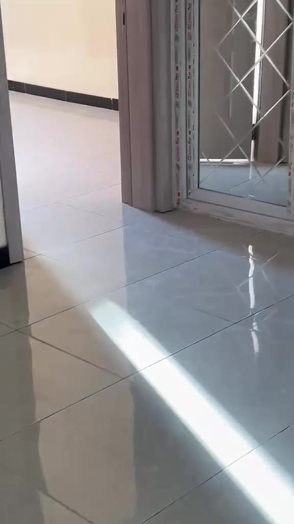 شقتين للايجار طابق اول وطابق ثاني.تحتوي على غرفتين وصاله وخدمات الهول مع المطبخ نظام امريكي.براس الحواشي.يم القاعه مال القادسيه.للاستفسار.***********
