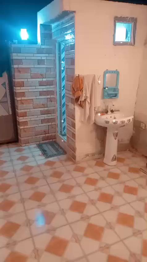 بيت 100متر وأجه 5*20 بيت جديد طرمه واستقبال ومطبخ وغرفه نوم وخدمات خارجيه وداخليه وغرفتين فوكك مكاملات لنص بيت جديد موقع. شارع المستوصف اول فرع شارع الجمعيه بدايه الفرع  الاستفسار ***********. موقع بصف شارع
