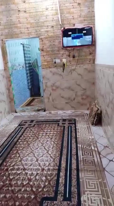 سلام عليكم بيت لبيع مساحه 100 متر بنا طابوك غرفه صاله وستقبال وكراج ومطبخ   وحمامات تشاريف لبيت كله سيراميك وكاشي وسكف فرشي شارع ليمام رضا يم لمولد  سعر 35 وبي مجال ومراوس بكبر ***********
