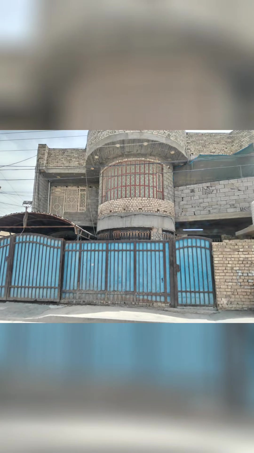 اعاده نشر 
بيت مساحه 160متر مربع بيه اربع غرف 
كما موضح بالفيديو... بناء الطابق طابوك والثاني بلوك البيت موقعه وكل الخدمات موجوده وركن على شارعين... 
الاتصال على رقم مكتب ابو سامر للعقار ***********بيه واتساب
