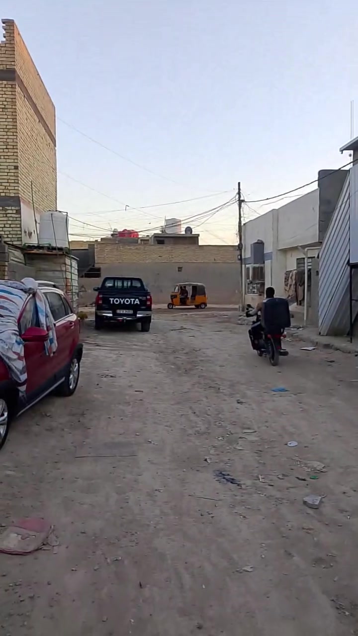 السلام عليكم بيت مساحه 108 البيت 3فرع عل شارع العام يحتوي على استقبال + صاله كبيره + غرف نوم 2 البيت طابق ونص حمامات 2 بيت نضيف بناء جديد السقف صب مسلح البيت الكاعيه كاشي والبيت جاهز من كلشي الاستفسار... *********** ... والسعر خاص
