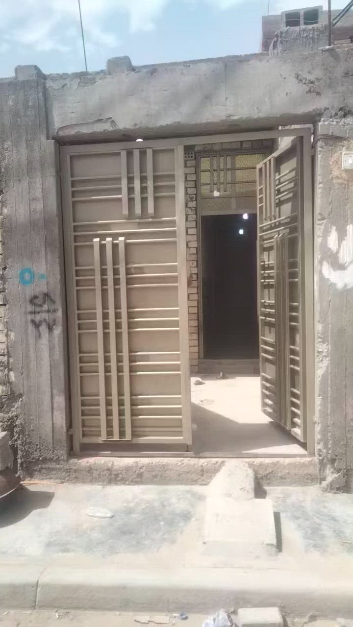 مثل ما واضح بالفيديو مساحه البيت 100 متر الضباط الثانيه فرع الحشد خدمات كامله منطقه زراعي السعر 70 وبمجال بسيط 
***********
أبو علي
