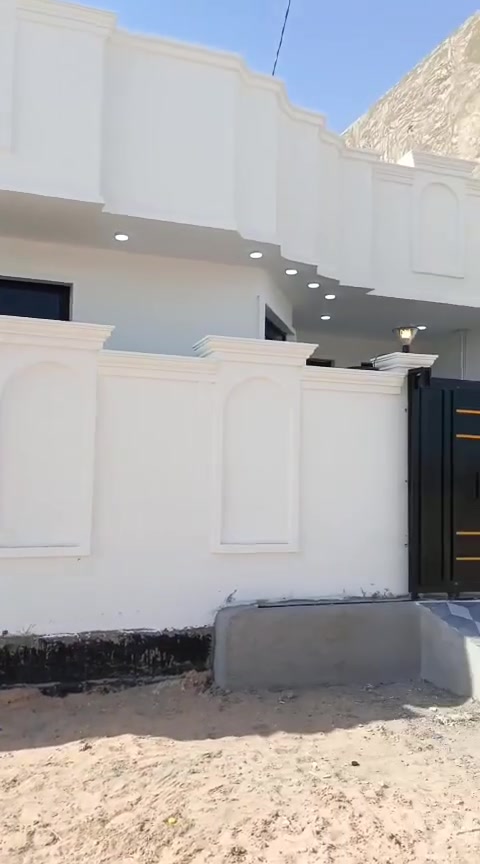 .... السلام عليكم....
بيت للبيع مساحه 200، متر طابو صرف تحويل مباشر 
بناء حديث زيرو ممسكون شارع 10 متر
يحتوي الدار على استقبال كلدور صاله مطبخ مناور 2
غرف نوم عدد 2 مجمع صحيات داخل وخارج 
بيتونه واسعه موقع العقار الرمادي السبعه كيلو 
السعر 95 مليون بيع نقد فقط 
للاستفسار 
***********
يوجد لدينا عروض اخرى وباسعار مختلفه
