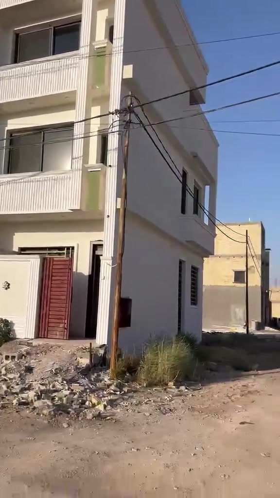 🏠 بيت للإيجار – من المالك مباشرة (بدون وسيط)

📍 الموقع: العز – خلف مرور التاجيات
📐 المساحة: 50 متر
🏡 الواجهة: 5 متر (ركن)
🛏️ عدد الغرف: 3 غرف
✨ الحالة: البيت زيرو وجاهز للسكن.

💰 بدل الإيجار: 450,000 دينار عراقي شهريًا.

📞 للتواصل مع صاحب البيت مباشرة:
***********
