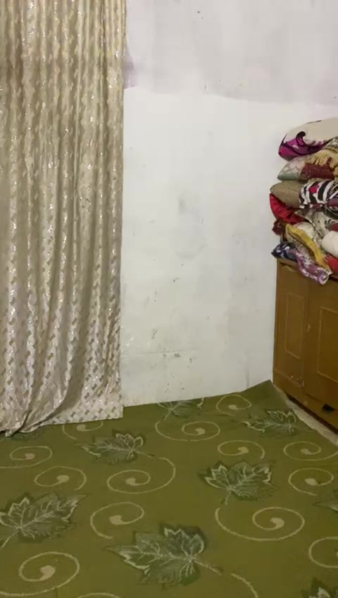 بيت البيع في ديالى بعقوبه البيع مساحته 600 البناء 260 وحديقه سعر 55 مليون
تگليلي شنو تفاصيل الدار بالضبط: شكد عدد الغرف والصالات والمطبخ والحمامات؟: 
غرفتين وهول واستقبال وحمام توليت دخليات ومطبخ 
وين موقع الدار بعقوبة بشكل أدق؟ أي حي/منطقة وقريب من شنو معلم أو شارع معروف؟: 
مرور ديالى 
البيت طابق واحد لو طابقين؟ وشنو عمر البناء وحالته العامة: جاهز للسكن لو يحتاج تصليح؟: 
طابق واحد
الطابو شنو نوعه؟ وهل الملكية صرفة ومكتملة لو بيها ملاحظات؟: 
 زراعي صابون صرف  سند 25 
السعر 55 مليون نهائي لو قابل للتفاوض؟ وإذا تريد، شنو أفضل طريقة للتواصل وياك؟: 
رقم الهاتف بيه قليل تفوض  ***********