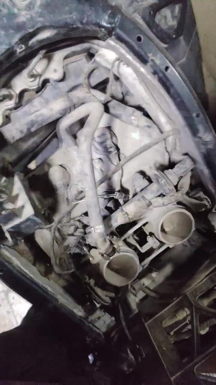السلام عليكم 
ادوات دراجه bmw f800 st
مكينه ٨٠٠ كلش قويه مكفوله كفاله عامه 
مشكلتهه سكيورتي ضارب 
الغراض ترهم عالgs  وبعض الغراض ترهم عال١٢٠٠ الارتي 
اشتحتاج اكتب وتامر
مكاني بغداد الاعضميه ***********
