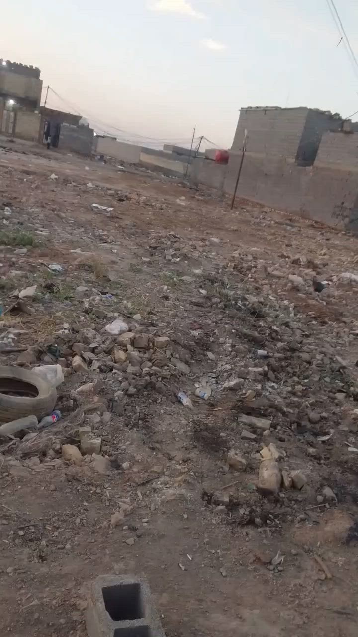 سلام عليكم يوجد لدينا قطعه ارض للبيع عنوان بغداد مدينه صدر الحميديه شارع سيد عوده مساحه 400متر ***********
