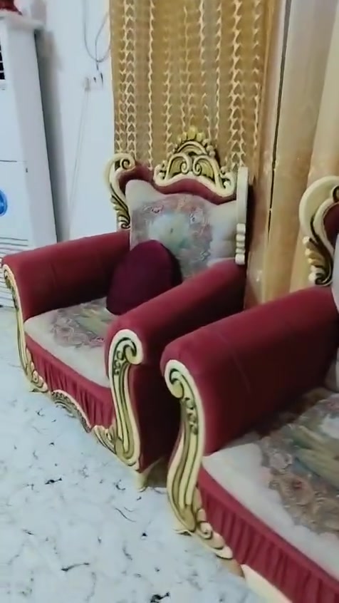 طخم قنفات ملكي لون ماروني أمشجر برصاصي نظيف اخو الجديد.  الزبير شارع المدينه الكرفانيه قرب قاعة المحامي..  السعر 500 الف
ابو محمد ***********
