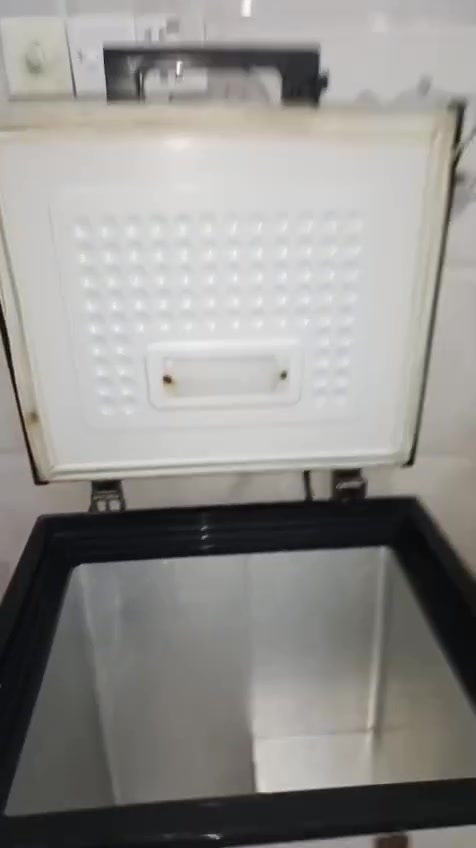 مجمده جديده نضيفه مشغليها فقط كم مره مداخله تصليح سعره 100 وبيها مجال للتواصل والاستفسار
***********
