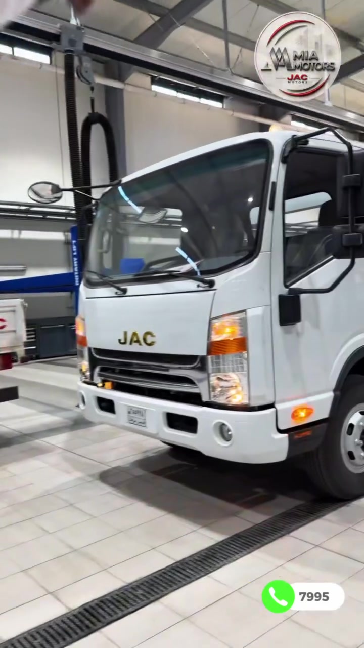 هالمرة... التسليم كان من داخل مركز الصيانة الخاص بينا! 🔧🚛

مو بس نسلّم السيارة ونودّع الزبون... كل شاحنة JAC تمر قبل التسليم بفحص وتجهيز نهائي داخل مركز الصيانة المعتمد حتى تطلع وهي جاهزة للعمل من أول يوم. والأهم من هذا، علاقتنا ما تنتهي بعد التسليم، وإنما تبقى مستمرة من خلال مراكز الصيانة المعتمدة وتوفير قطع الغيار الأصلية حتى نضمن لزبائننا أفضل دعم وخدمة طوال فترة الاستخدام.

واليوم سلّمنا سطحة JAC N65 إلى إحدى كبرى وكالات السيارات في العراق، ونعتز بثقتهم المستمرة بشاحنات JAC واعتمادهم عليها لتكون جزءاً من أسطولهم.

  عناوين الفروع:
  فرع عويريج (الرئيسي)
العنوان: بغداد - عويريج - قرب مخابز باب الأغا.
أوقات الدوام : 8 صباحاً – 4 مساءً 
للتواصل :
  الرقم الموحد: 7995
***********
***********
     *********** 
  فرع معارض البياع
العنوان: بغداد - معارض البياع - الشارع الثاني.
أوقات الدوام : 12 ظهراً – 8 مساءً 
للتواصل:
  ***********

#جاك #سطحة #JAC #N65 #JAC_N65
