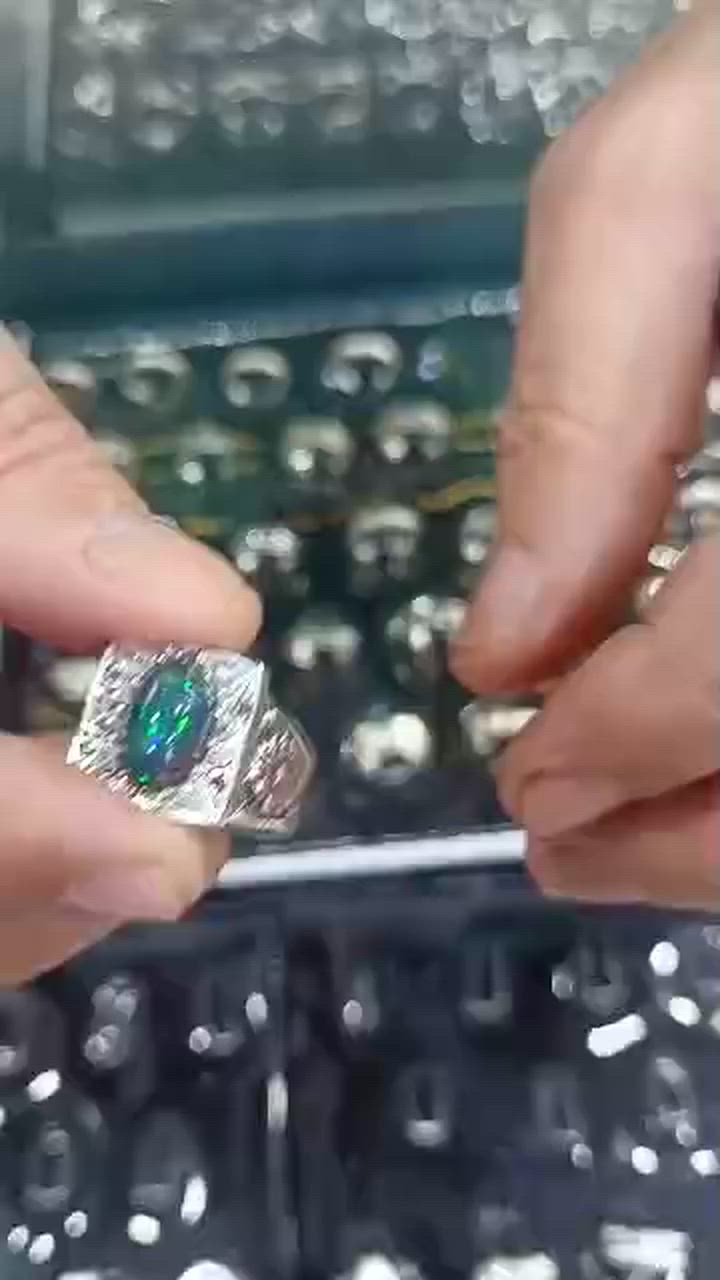 الجمال والغموض في خاتم واحد! 🔥نعرض لكم اليوم تحفة فنية حقيقية من صفحة صالح للفضة 👑. خاتم فضة عيار ثقيل مصمم يدويًا بدقة متناهية، يتوسطه حجر الأوبال الإثيوبي الملكي (Ethiopian Opal) بألوانه الساحرة المتغيرة مع الإضاءة، ومزين بـ 4 قطع من الألماس الحر لتكتمل الفخامة ✨.قطع فريدة لأصحاب الذوق الرفيع والتميز فقط! 😎📥 للطلب أو الاستفسار: تواصل معنا عبر رسائل الصفحة مباشرة.🚀 التوصيل متوفر لجميع المناطق!#أوبال_إثيوبي #فضة_عيار_925 #خواتم_رجال #أحجار_كريمة_طبيعية #ألماس_حر #صالح_للفضة #فخامة #تيك_توك_مصر #الجزائر #السعودية #explore #viral #fyp #silver925 #opalstone


**إذا كنت صاحب هذا الإعلان وتريد حذفه لأي سبب، رجاءا أرسل رسالة إلى الدعم الفني**