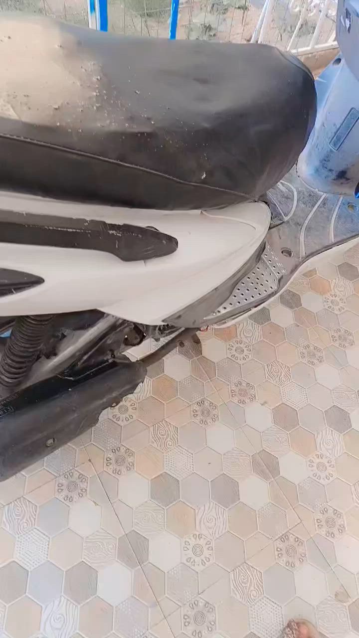 سلام عليكم شباب ... هاي دراجه للبيع نوزل مكينه مفتوحه بيع ب ٦٠٠ او مراوس حسب قناعه *********** وتس اب
