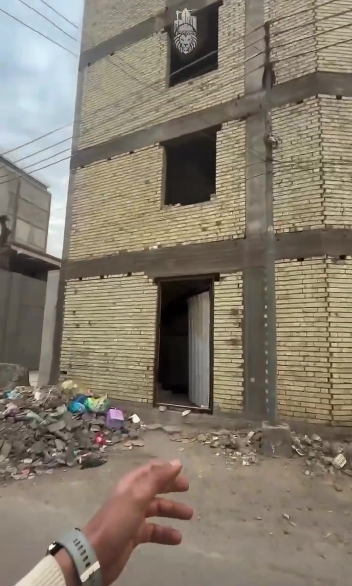 للبيع بناية هيكل  فقط التشطيب 
العنوان: بغداد الكرادة داخل
اول فرع من كهرمانه على جهه ابو نؤاس

١٢ واجهه ونزال ١٠
البناية حديثة وبمكان مهم 
٥ طوابق تصلح تجارية بامتياز ✅
للاستفسار. 
***********

