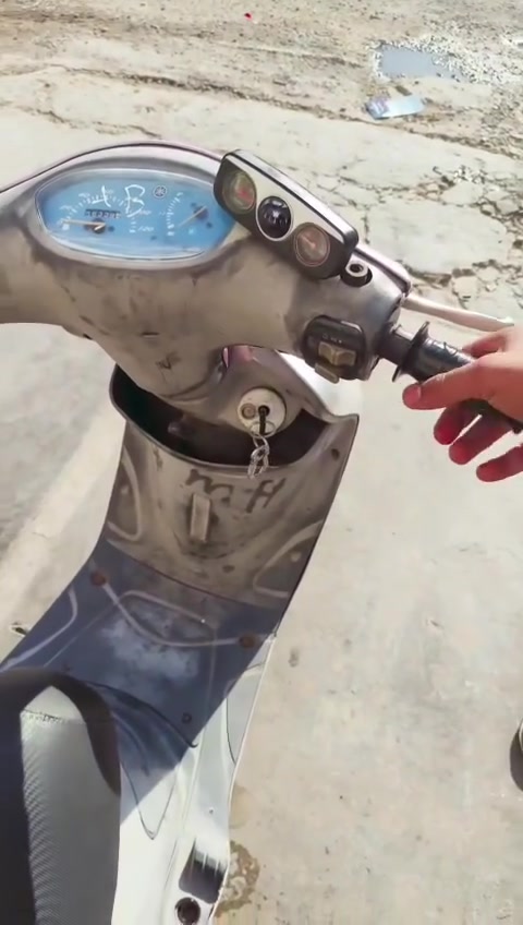 السلام  عليكم  للبيع   دراجه  ماكس منغولي مثل  ما  شوف  بصور   دراجه نضيفه وبيه    شلعه تشك  كاع ودراجه بلاديه  كله  محركه  اخرس ما  تسمع  صوته        كهربائيات سلف  كلشي  شغال  بيه  دراجه  كامله  مكاني بغداد الامين الثانيه 

***********
