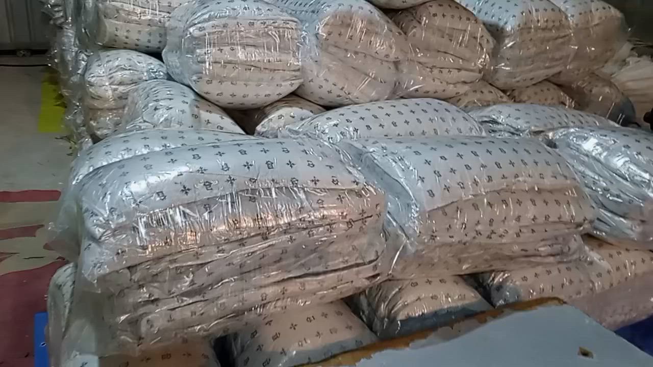 🔔 عرض نــــــــــاري لمدة يومين فقط! 🔔
🔥 أقوى تخفيض على المخدات الفندقية – راحة نوم ما صارت! 🔥  
🛏️ خلِّي نومك ملكي وبيتك أفخم مع المخدة الفندقية الأصلية!

عرض خرافي والكمية محدودة جداً — يعني اللي يلحق يلحق!
ملاحظة المخدة متوفرة باشكال والوان مختلفة 🔥

✨ المميزات الذهبية:
✔️ ديباج أصلي ثقيل – مو تقليد، مو خفيف
✔️ شرط الفحص أمام المندوب قبل ما تدفع
✔️ راحة ممتازة للرقبة والظهر – تنام وتكول الحمد لله
✔️ قماش ناعم ضد التحسس ومناسب للكبار والصغار
✔️ تصميم فندقي فاخر يضيف لمسة راقية لغرفتك
✔️ أي اختلاف بالمنتج؟ ترجعه بدون ما تدفع ولا فلس

💸 عروض لمدة يومين فقط:
🛍️ 5 مخدات بـ 23,000 دينار – توصيل مجاني
🛍️ 10 مخدات بـ 35,000 دينار – توصيل مجاني
🚚 توصيل متوفر لكل المحافظات
⏳ العرض يومين فقط – وبعدها يرجع السعر القديم!
🔥 الكمية محدودة والمبيعات عالية، لا يفوتك العرض!
#بغداد #الامين #ديباج #تعليقات #درجة_اولى #اكسبلور #مخدات #لايك 
حجز الآن


**إذا كنت صاحب هذا الإعلان وتريد حذفه لأي سبب، رجاءا أرسل رسالة إلى الدعم الفني**