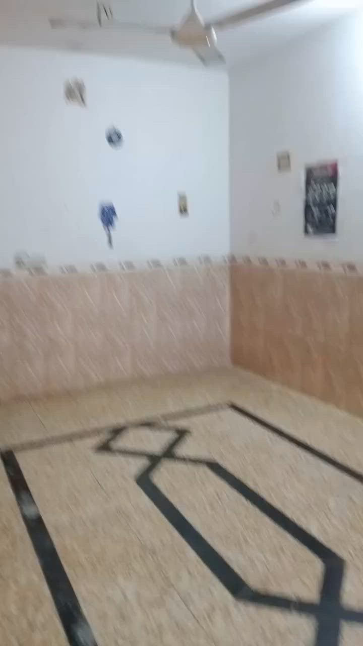 بيوت اثنين للبيع في كربلاء المقدسه واحد في حي العباس الفرع الثالث نهايته مقابيل عامود 12 مساحه 250 متر زراعي سند 25 والثاني حي الحوراء عامود 43 طريق بغداد قرب الشارع العام مساحته 60 متر ***********
