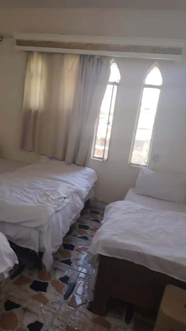 السلام عليكم يتوفر حجز للزيارة بشارع لامام علي قريب جدا على الحضره مثل ما موضح في الفيديو للحجز ***********
