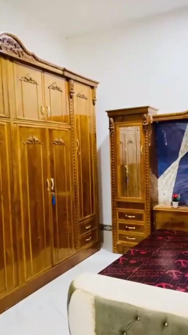 غرفه نوم ملكي حطاطه نضافه فول السعر مليون و 600 وبيها مجال العنوان الرمانه*********** 

أدمن وافق
