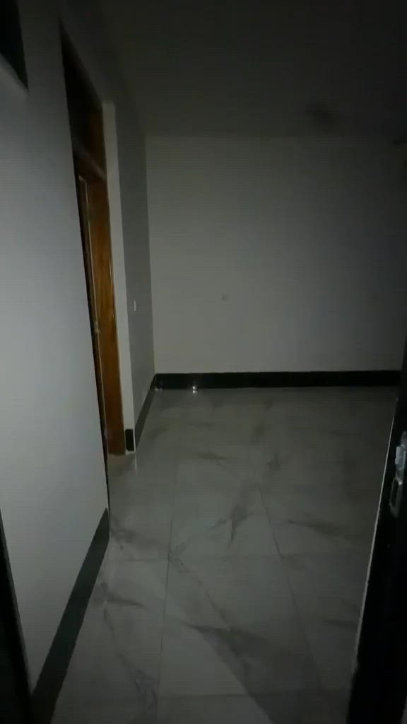 للإيجار شقة ثلاث طوابق الطابق الأول صالة ومطبخ وخدمات 
والطابق الثاني غرفة نوم سويت والطابق الثالث أيضا غرفة نوم سويت
العنوان حي القاهرة الصناعة📍
للاستفسار:***********☎️
