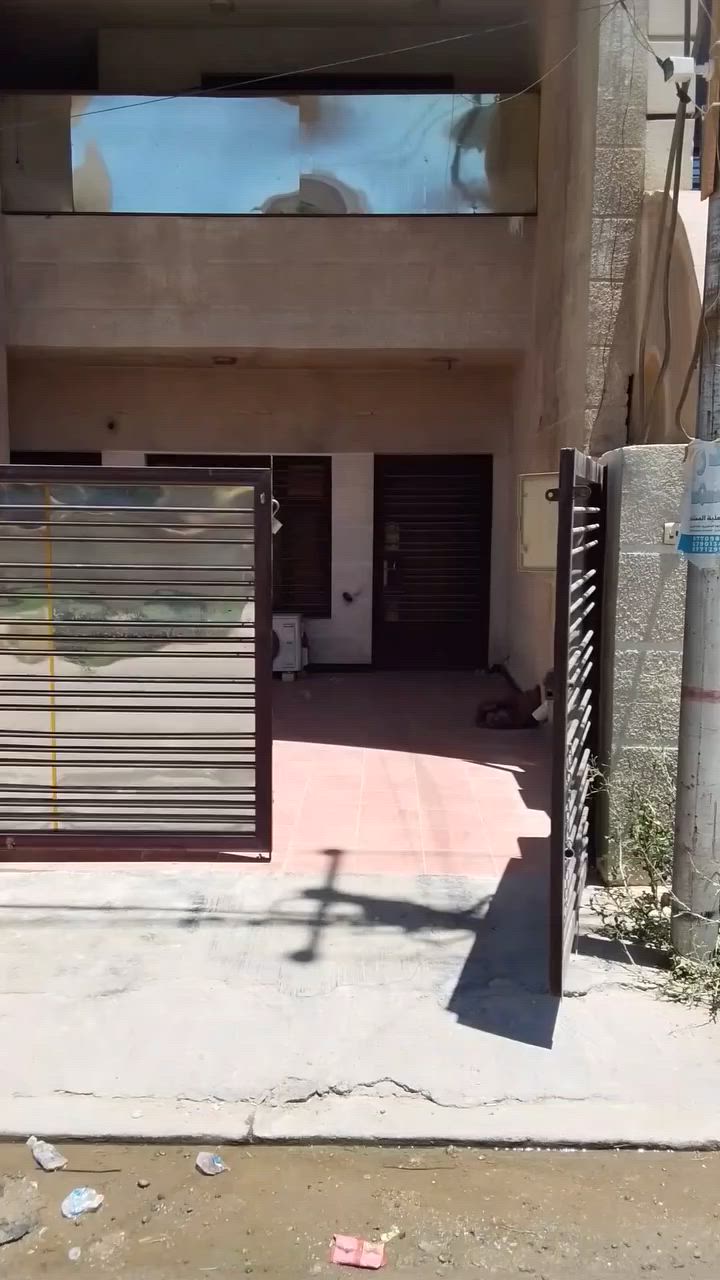 شقه للايجار مواصفات بيت ارضي خي العلام ظهر مستوصف ايجارها 600الف تحتوي علي غرفتين صاله حولي مناورعدد2مطبخ صحيات عدد 2للتواصل وتساب ***********

