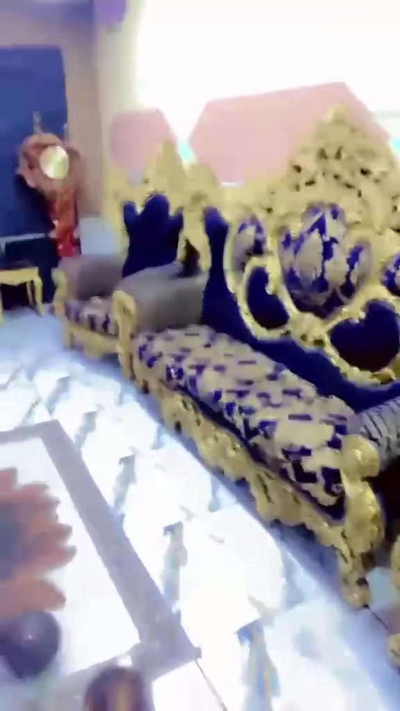 تخم ملكي للبيع 10 مقاعد  ثقيل تفصال مع ساعه  حجم متر ونص وسيت طبلات كوله ب400 الف مكان بغداد مدينه صدر مستعجلين علا بيعته)) ‭***********‬))هذ رقم الي يحب يستفسر متوفر واتس للجادين فقط رجااان المو شراي ليعامل
