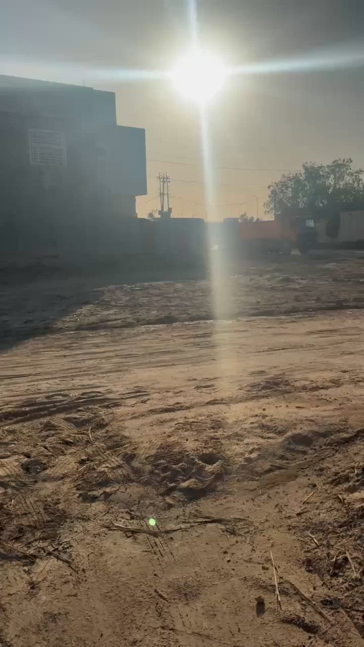 السلام عليكم 300 متر للبيع مقابيل محكمه الخيرات سعر الميه 12 وبيه مجال سند 25 زراعي مداور نفس الوقت للاستفسار ***********
