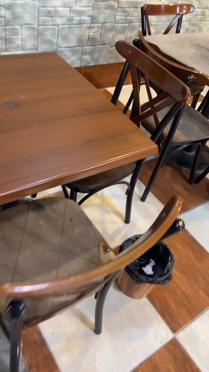 سلاو ٥ مێزی یەک نەفەری٢٠ کورسی شرکە صدف زۆر تازەو خاوێن بۆ فرۆشتن لە کەلار    ژ.م***********

