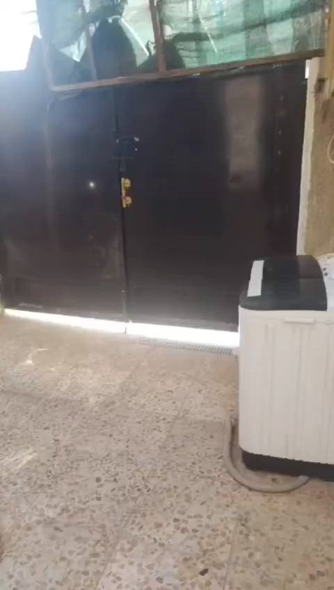 بيت البيع المساحا160متر طابو صرف زراعي سند 25 الموقع سريدات القديمه مرابع الثاني خدمات كامله تبليط مي كهرباء المجاري يتكون البيت طرمه اوصحيات+مدخلين صاله اومطبخ اوحولي اوخدمات اومطبخ حار اوغرافت نوم طابق ثاني غرافتين نوام اوحمام بعده ماكامل او غرف نوم صاعده حياطين يعني فوك 3غراف ثنين كاملات اوحده بعده سعر 135الستفسار ***********
