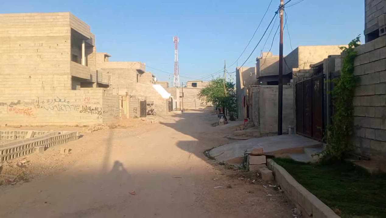 قطعة 100 متر 5×20 للبيع سعر مناسب 
***********
