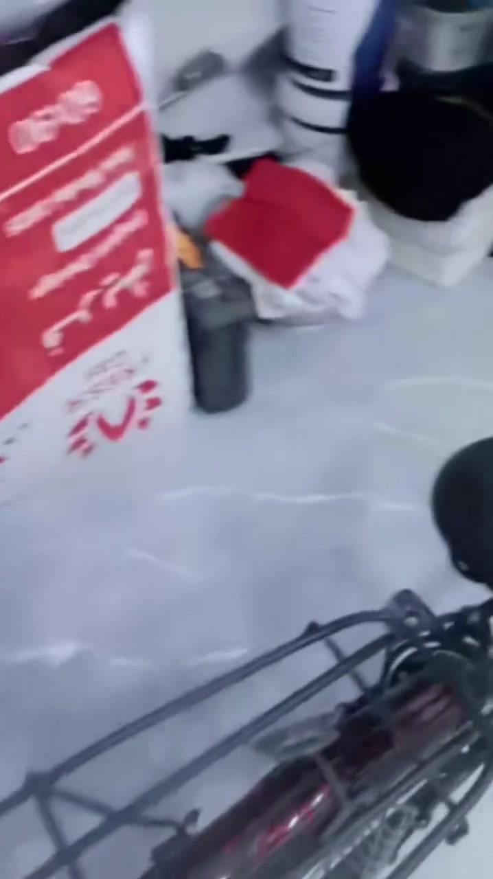 السلام عليكم
بايسكل ب الجيس ماصارلي شهر من اشتريته طالع بي قليل كلش البايسكل نضيف شوفت عينكم شخط مابي.. سعره/130/وبي مجال /مكلف ب النشر/الرقم***********
