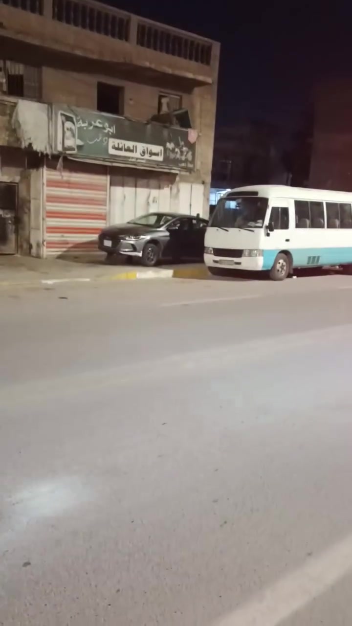 بنايه تجاريه للبيع في بغداد سبع ابكار الاعظميه على الشارع الرئيسي مباشرتا ركن ملك صرف مساحه ١٥٠ متر وجه ٣٣ نزال ٧ونص وانته نازل الاخير صايره مثلثه لاورثه ولا سر قفليه بسم شخص واحد سند مستقل كانت مؤجره ب٣ مليون حاليا مفرغه بيها محلين مؤجرات ب٦٠٠ الف متكونه من١١ محل وشقتين قديمه طابقين مصفره من الضريبه والرسم لحد سنه ٢٠٢٣ كلها وجه على الشارع الرئيسي ٣٣ وجها سعرها ٩٠٠ مليون وبيها مجال لشراي الجاد بلشراء يتواصل خاص أو يتصل بلرقم ***********
