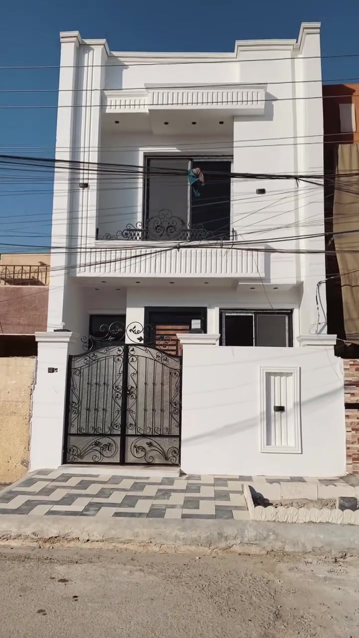 دار للبيع  طراز ملكي100 متر 🏠 السعر 245 
حي الجهاد مربع الامانه  🔑 

  شغل فول درجه اولى

📍مقابيل البيت سياج مدرسه عله طول الشارع 

         🫵🫵مواصفات الدار 👇👇

ارضيه بورسلين 80 في80 نانو بولش 

ديكورات صقوف صاله ومطبخ وغرفه نوم 🛌 

نضام درج بيانو 🎹 أناره 

محجر الدرج زجاج مسكرت 10 ملم 

باب قاصه بلازمه 

نضام حاكيه شاشه صوره وصوت 

جداران مطبخ وحمامات بورسلين هندي تصفير 

مدخلين ثلاث نوم 🛌 

اثنين حمام 🛁 صاله مطبخ

السعر 245 بي مجال استفسار ***********
