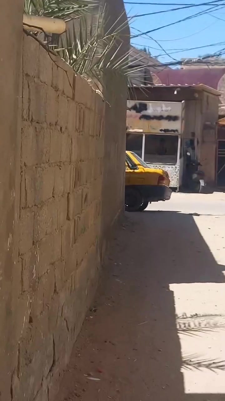 السلام عليكم ورحمة الله وبركاته 
بيت ٩٠م قضاء الحر السواده خلف مدرسة الحسام مباشرة غرفه نوم استقبال مطبخ صاله صحيات داخليه وخارجيه السعر ٥٥مع المجال الاستفسار او***********
