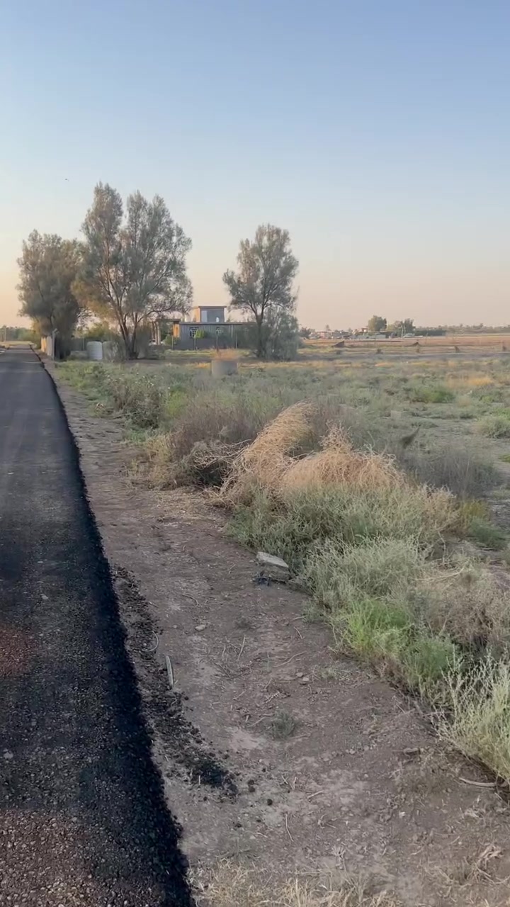 دونم ونص طابو زراعي ابو غريب / خان ضاري / الحمدانيه الاولى / خلف جسر سجه القطار / قريه الدحام 

الارض ب اسمي طابو زراعي سند 25 السعر   125 بيها مجال ***********

واجهيه الارض 20 متر 

نزال 188 

وجهها شارع و نهياتها شارع
