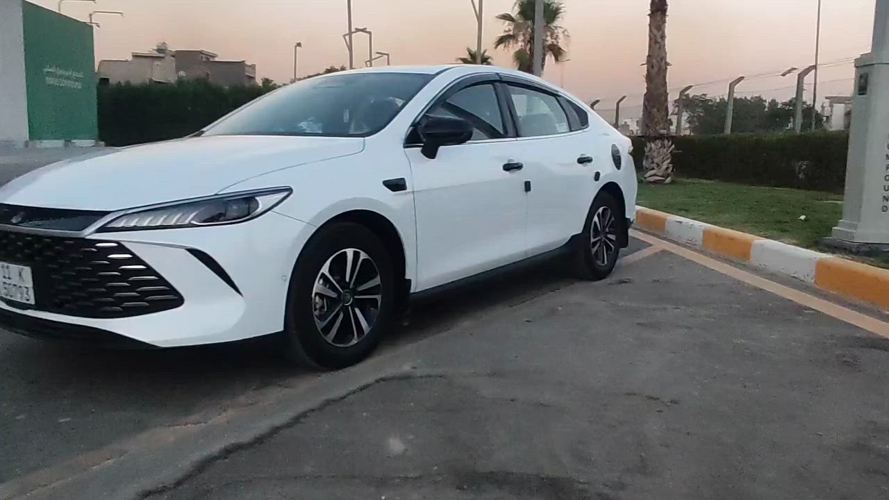 بي واي دي للبيع فول مواصفات
فتحه 
بصمه وكارت 
13 كامره 
خاصيةالركن الذاتي 
ويل كب ابلادي 
لون زيتوني ورصاصي الداخل 
جديده وكامل ومجهزه من كل النواحي كماليات واوامر صوتيه برامج كامله وبعده ماعابره الف بلمشي قليل جدا مال بيت ماشيه تقريبا 950 كيلو التواصل على الرقم 
*********** موقع السياره الغزاليه قرب دائرة المرور
