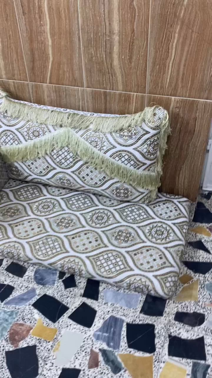 السلام عليكم مره خصت الدمن عندي هاذه الديوان لبيع 
***********@
