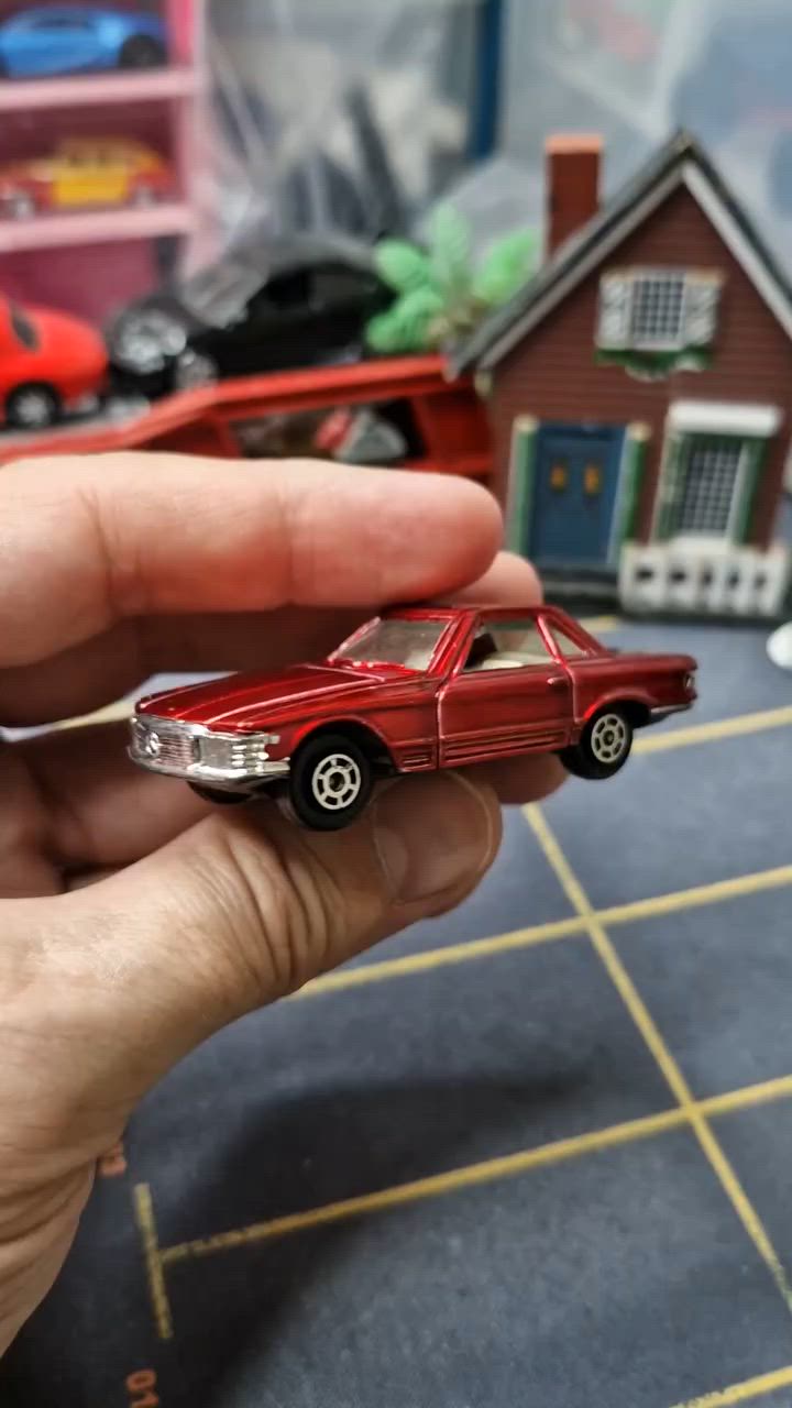 Yatming Red Mercedes Benz 350 SL No 1011
مرسيدس بنز 
Made in Hong Kong
Scale 1\64


**إذا كنت صاحب هذا الإعلان وتريد حذفه لأي سبب، رجاءا أرسل رسالة إلى الدعم الفني**