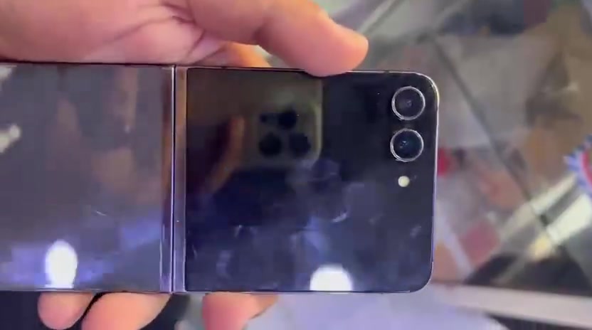 📱 للبيع | Samsung Galaxy Z Flip 5 📱

✨ المواصفات:
🖤 اللون: أسود
💾 الذاكرة: 512GB (انتبه، 512 وليس 256)
🌍 نسخة شرق أوسط (مو أمريكي ولا بالة)
💧 Waterproof
🛠️ مكفول من الفتح والتصليح
✅ الجهاز مكفول 100%

📌 ملاحظات:
🔹 فقط شخوط وآثار استخدام بسيطة لأنه نسخة شرق أوسط.

💰 السعر: 475 وبي مجال 💵

📍 الموقع: بغداد - الزعفرانية

📞 للاستفسار: واتساب أو اتصال
*********** 📲

