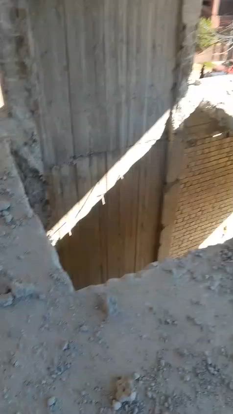 السلام عليكم يوجد لدينا كادر تفليش البيوت وقلع الاراضي و قص الرباطات وحفر جرف وقطع البيوت كافة أنواع تفليش با نسب السعار بغداد فقط ***********
